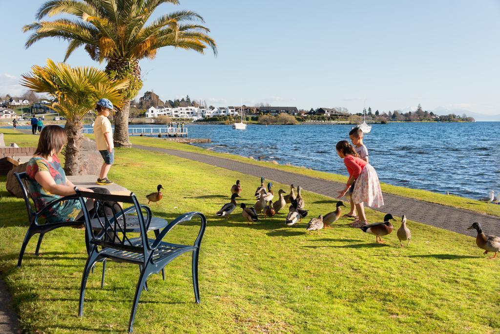 Oasis Beach Motel Taupo Eksteriør billede