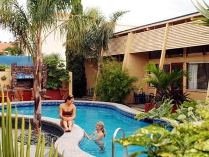Oasis Beach Motel Taupo Eksteriør billede