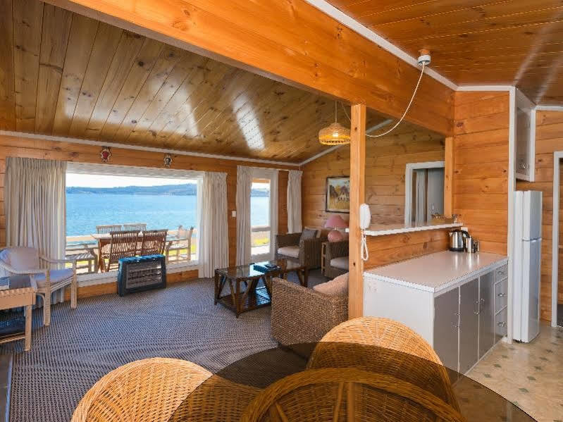 Oasis Beach Motel Taupo Eksteriør billede