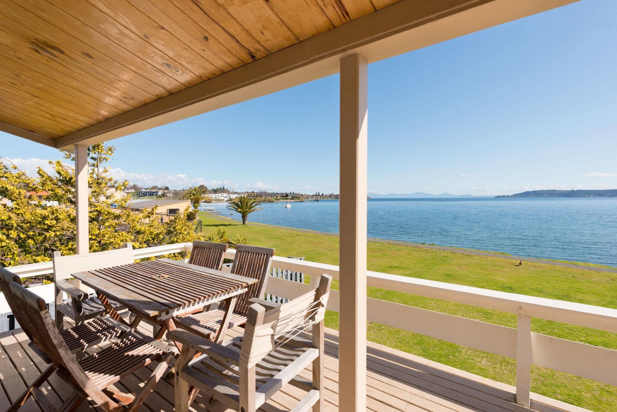 Oasis Beach Motel Taupo Eksteriør billede