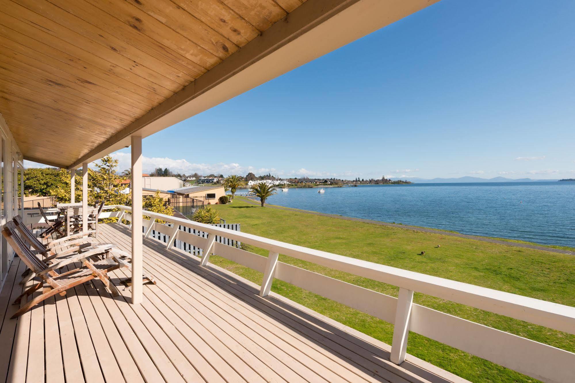 Oasis Beach Motel Taupo Eksteriør billede