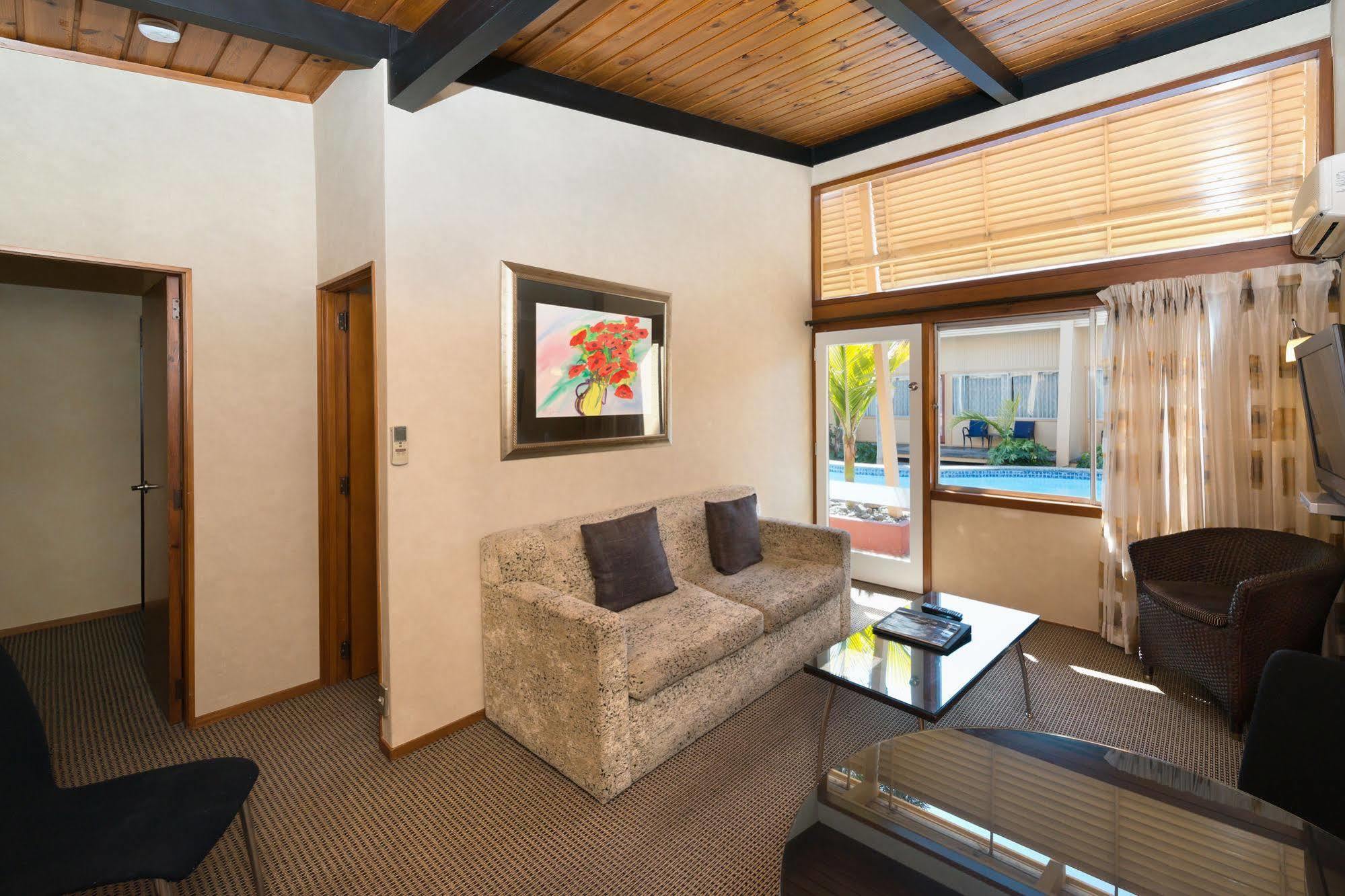 Oasis Beach Motel Taupo Eksteriør billede