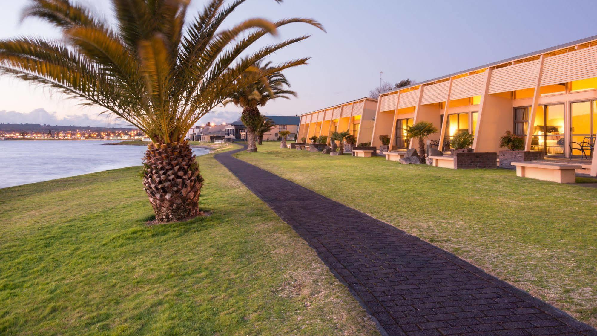 Oasis Beach Motel Taupo Eksteriør billede